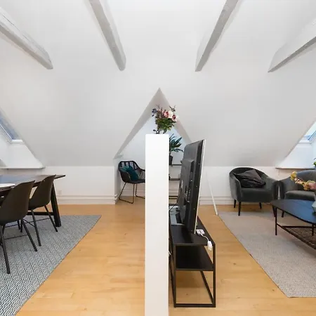 Byliv - 2 Sovevaerelser Med Plads Til 6 *